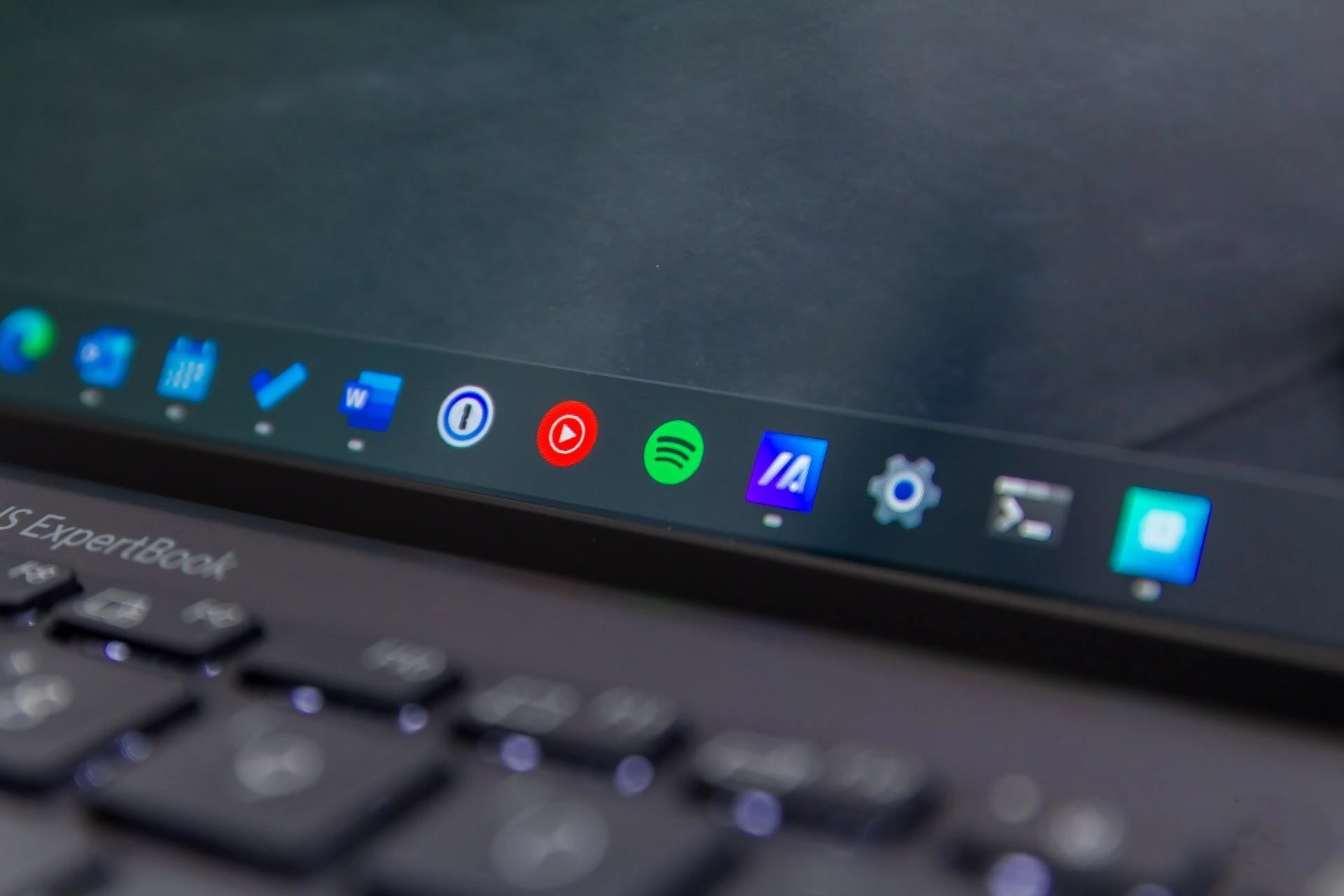 Đánh giá ASUS ExpertBook B9 OLED (B9403CVAR): Màn hình OLED đỉnh cao nâng tầm trải nghiệm làm việc. 56 ASUS ExpertBook B9 OLED B9403CVAR 30