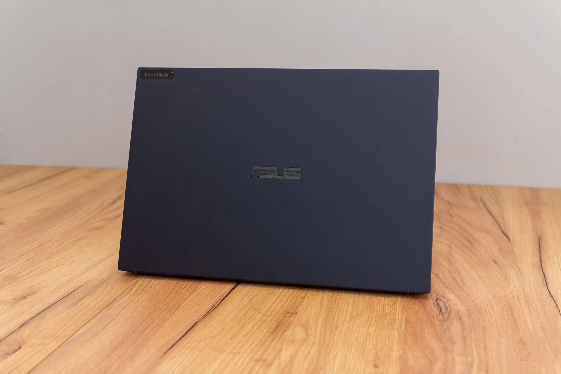 Đánh giá ASUS ExpertBook B9 OLED (B9403CVAR): Màn hình OLED đỉnh cao nâng tầm trải nghiệm làm việc. 47 ASUS ExpertBook B9 OLED B9403CVAR 39