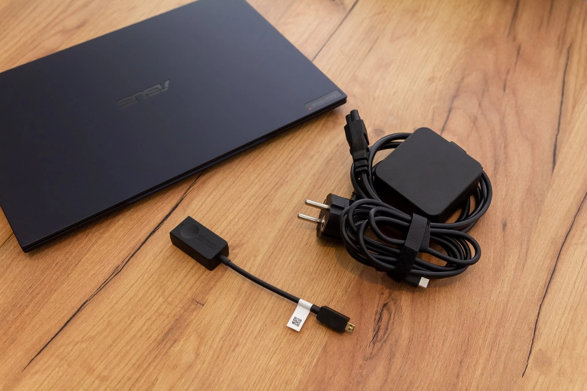 Đánh giá ASUS ExpertBook B9 OLED (B9403CVAR): Màn hình OLED đỉnh cao nâng tầm trải nghiệm làm việc. 44 ASUS ExpertBook B9 OLED B9403CVAR 42