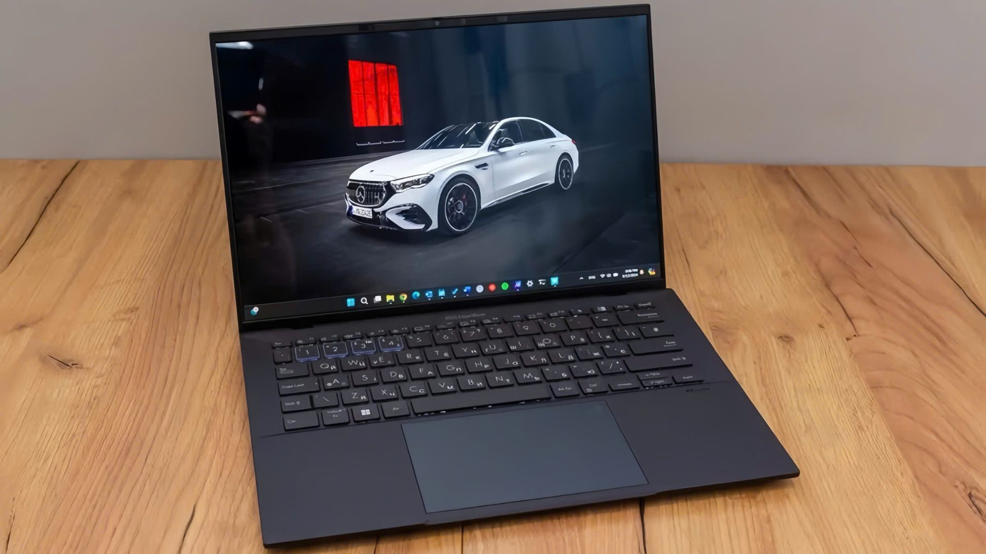 Đánh giá ASUS ExpertBook B9 OLED (B9403CVAR): Màn hình OLED đỉnh cao nâng tầm trải nghiệm làm việc. 1 ASUS ExpertBook B9 OLED B9403CVAR 43