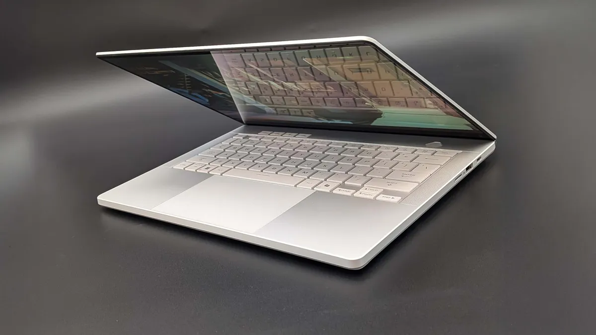 Đánh giá ASUS ROG Zephyrus G14 (2025): Liệu có phải là laptop gaming 14 inch đáng cân nhắc nhất? 36 ASUS ROG Zephyrus G14 2028