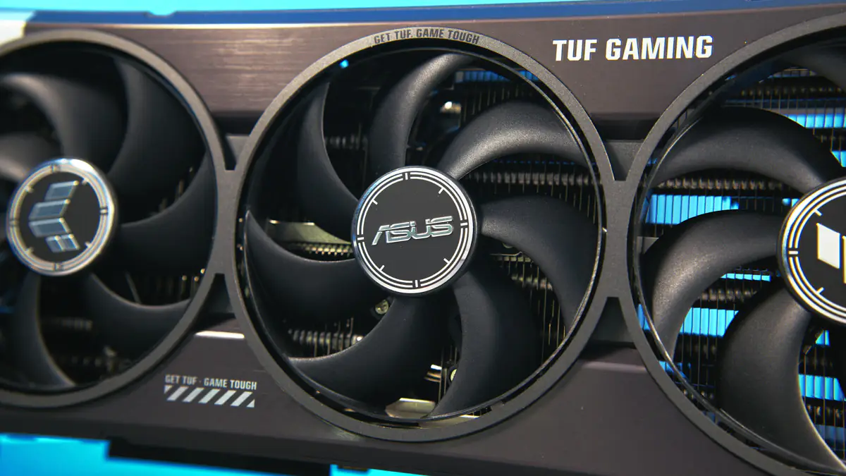 Đánh giá ASUS TUF RTX 5080 16GB - Liệu có phải là card đồ họa tốt nhất cho game thủ 2025? 23 ASUS TUF RTX 5080 16GB 4
