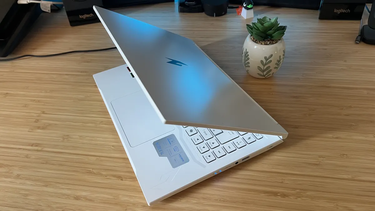 Đánh giá Acer Nitro V 14: Laptop Gaming nhỏ gọn với hiệu năng bất ngờ 14 Acer Nitro V 14 2