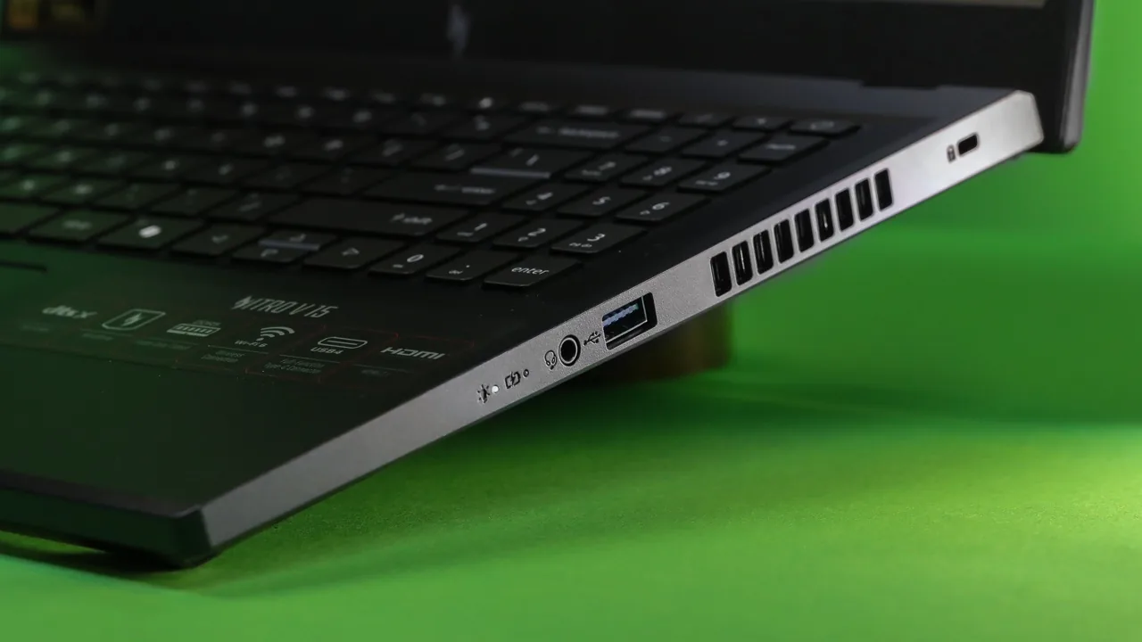 Đánh giá Acer Nitro V 15 (ANV15-41-R2Y3): Chiếc laptop gaming cân bằng hoàn hảo cho sinh viên và game thủ mới 34 Acer Nitro V 15 ANV15 41 R2Y3 1