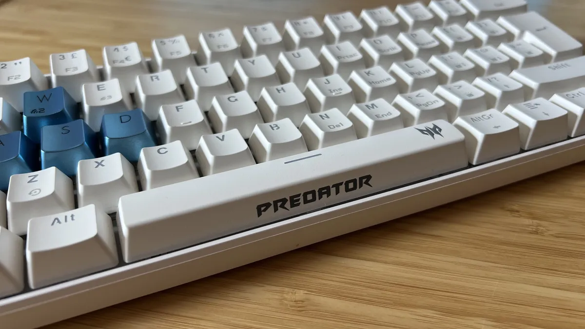 Đánh giá Acer Predator Aethon 330: Trải nghiệm gõ phím tactile, tiết kiệm không gian 14 Acer Predator Aethon 330 3