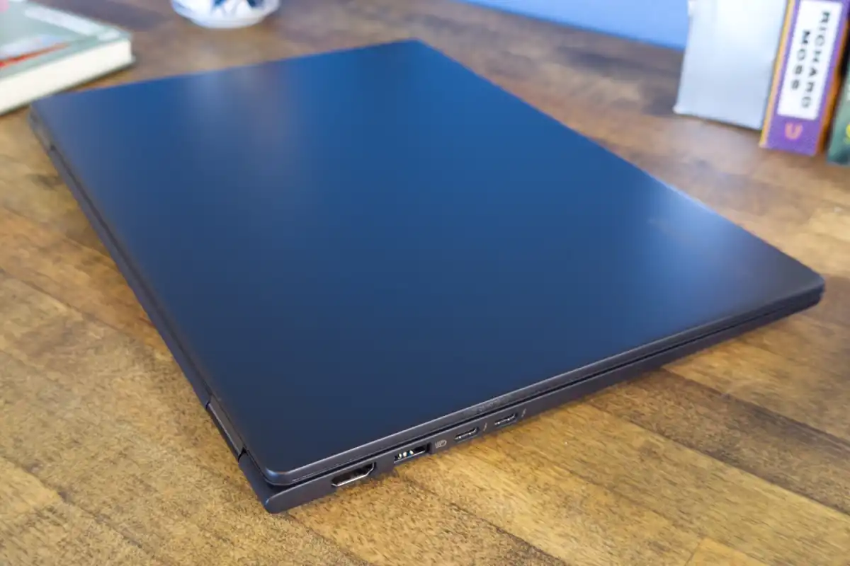 Đánh giá Acer TravelMate P6 14 AI: Một chiếc laptop doanh nhân dành cho mọi người 16 Acer TravelMate P6 14 AI 5