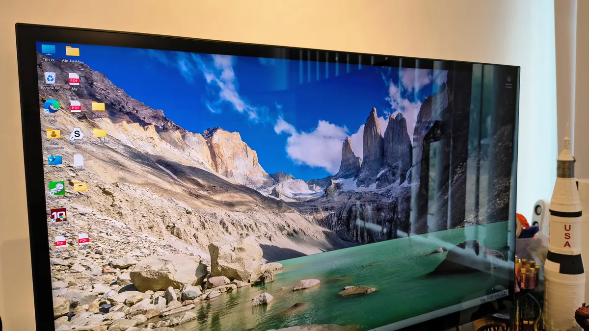 Alogic Clarity Touch 5K 4