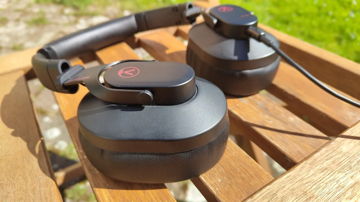 Đánh giá Austrian Audio Hi-X20: Tai nghe Monitor cao cấp, âm thanh chuẩn Studio 9 Austrian Audio Hi X20 1