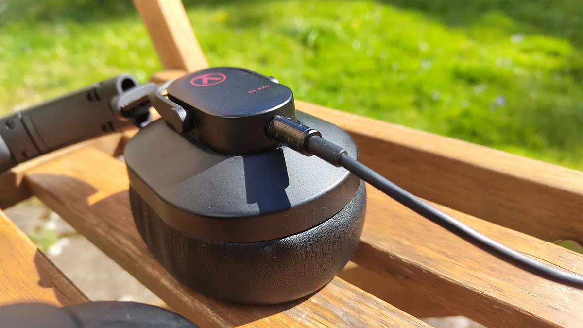 Đánh giá Austrian Audio Hi-X20: Tai nghe Monitor cao cấp, âm thanh chuẩn Studio 13 Austrian Audio Hi X20 5