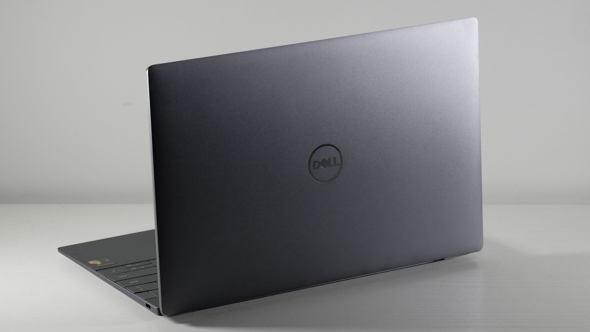 Bật mí cho bạn 8 mẹo cần biết trước khi đi mua một chiếc laptop hoàn hảo 1 Bat mi cho ban 8 meo can biet truoc khi di mua mot chiec laptop hoan hao 8