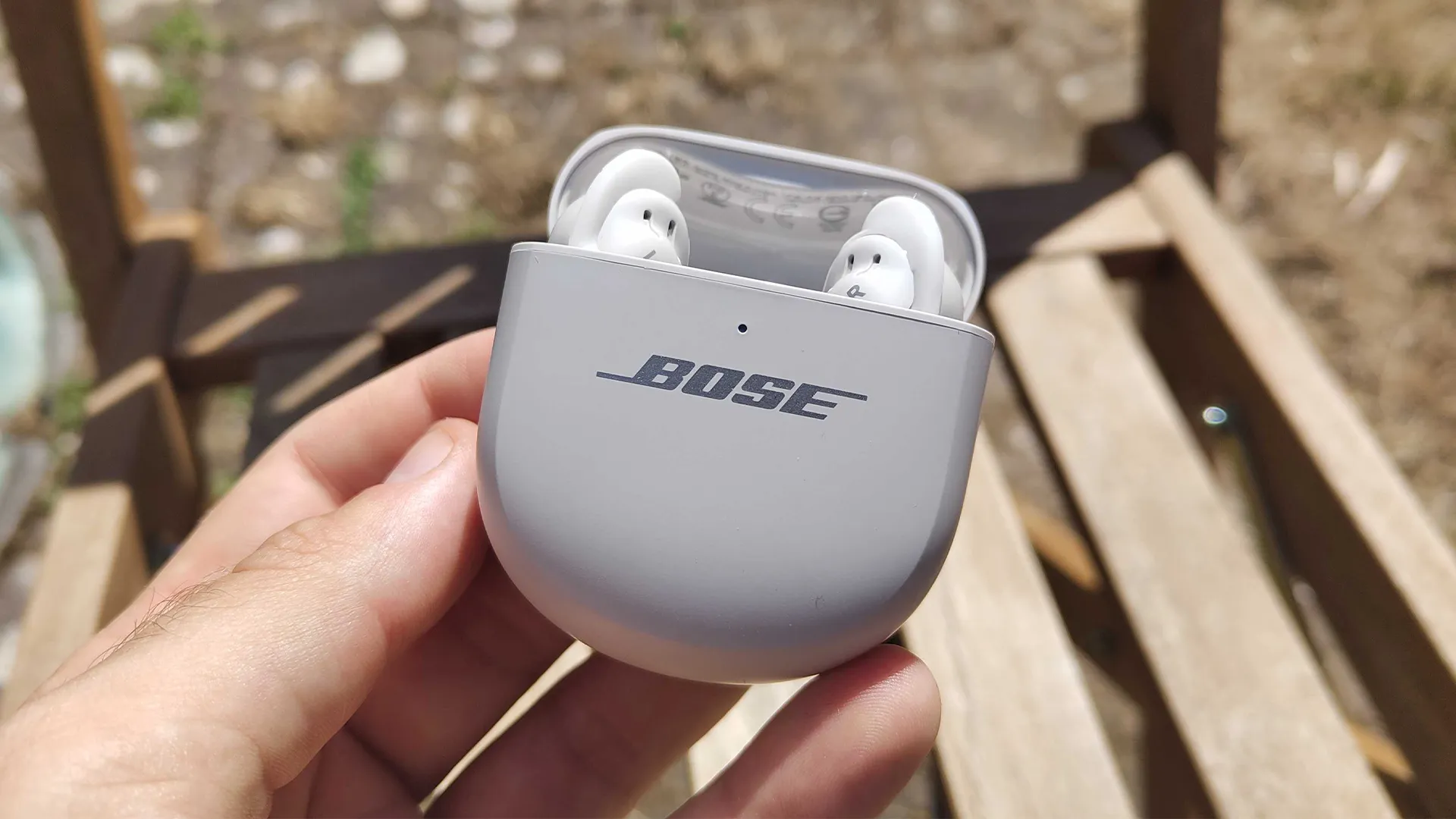 Đánh giá Bose QuietComfort Ultra Earbuds (Thế hệ 2): Chống ồn đỉnh cao và âm thanh sống động 1 Bose QuietComfort Ultra Earbuds 1
