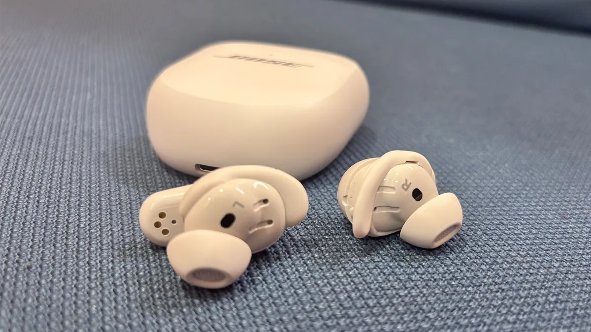 Đánh giá Bose QuietComfort Ultra Earbuds (Thế hệ 2): Chống ồn đỉnh cao và âm thanh sống động 7 Bose QuietComfort Ultra Earbuds 3