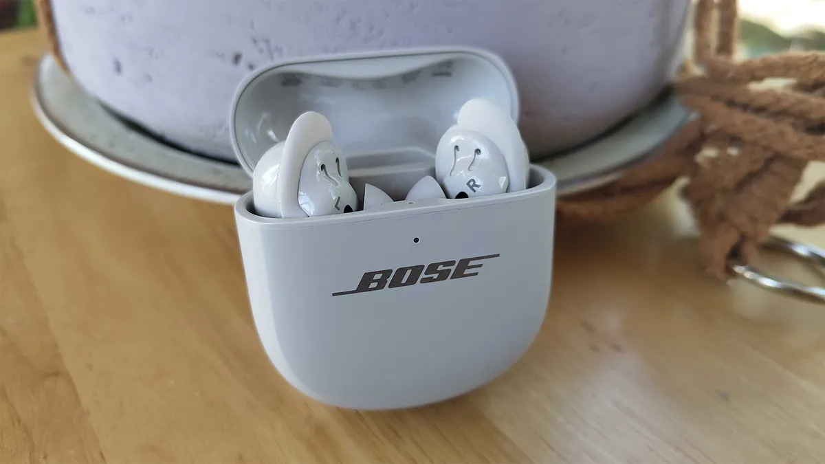 Đánh giá Bose QuietComfort Ultra Earbuds (Thế hệ 2): Chống ồn đỉnh cao và âm thanh sống động 9 Bose QuietComfort Ultra Earbuds 5