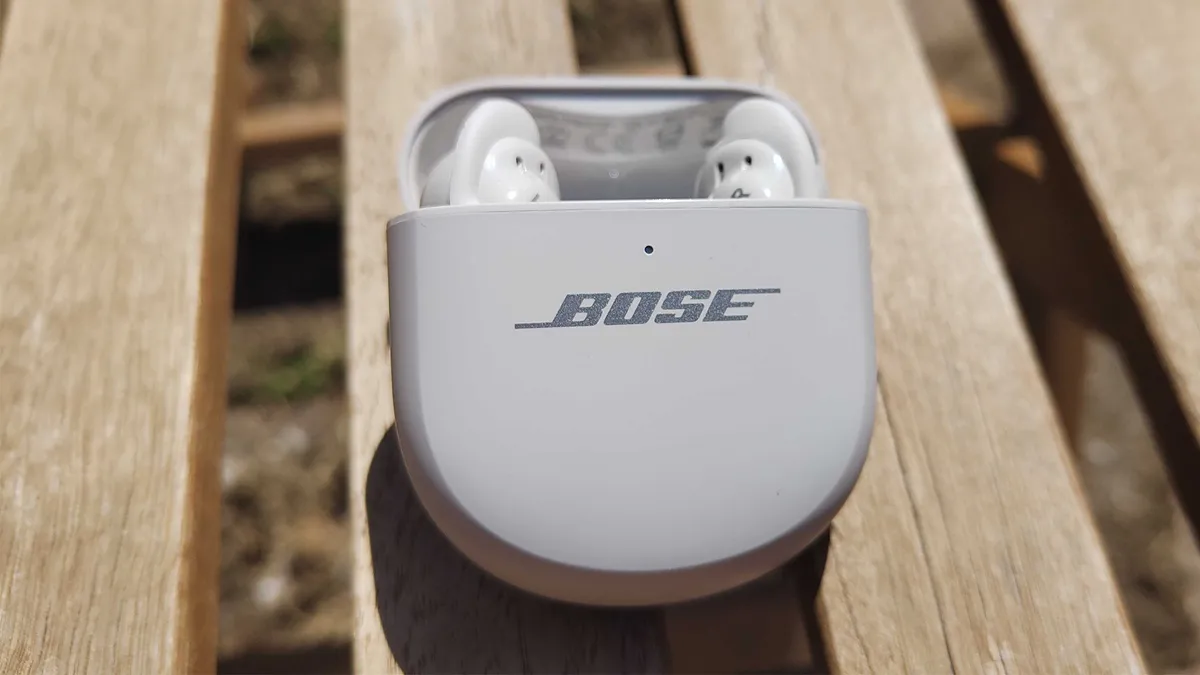 Đánh giá Bose QuietComfort Ultra Earbuds (Thế hệ 2): Chống ồn đỉnh cao và âm thanh sống động 11 Bose QuietComfort Ultra Earbuds 7