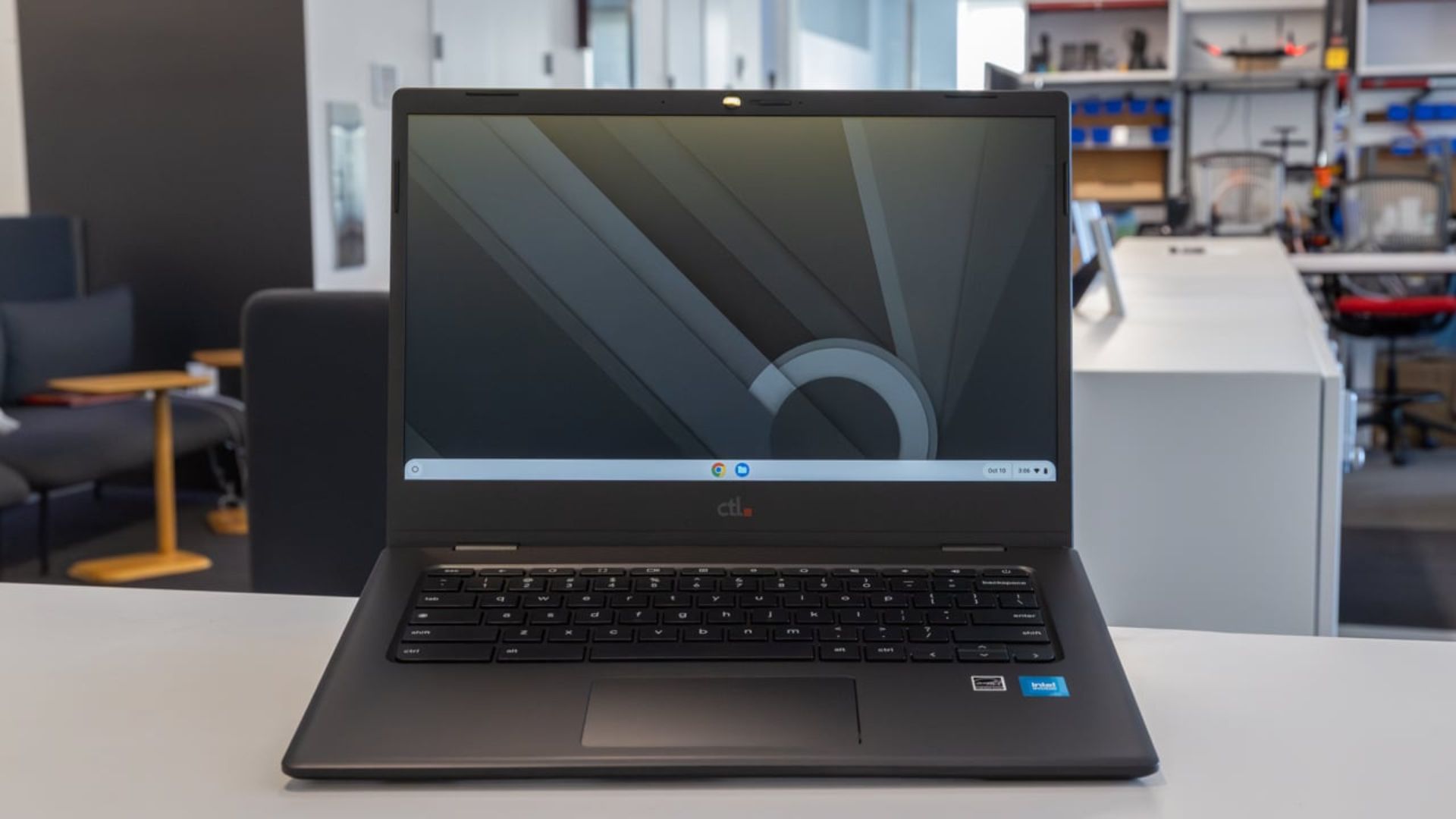 Đánh giá laptop CTL Chromebook PX141EXT: Bền bỉ, pin trâu, đáng giá cho khối doanh nghiệp 1 CTL Chromebook PX141EXT 1