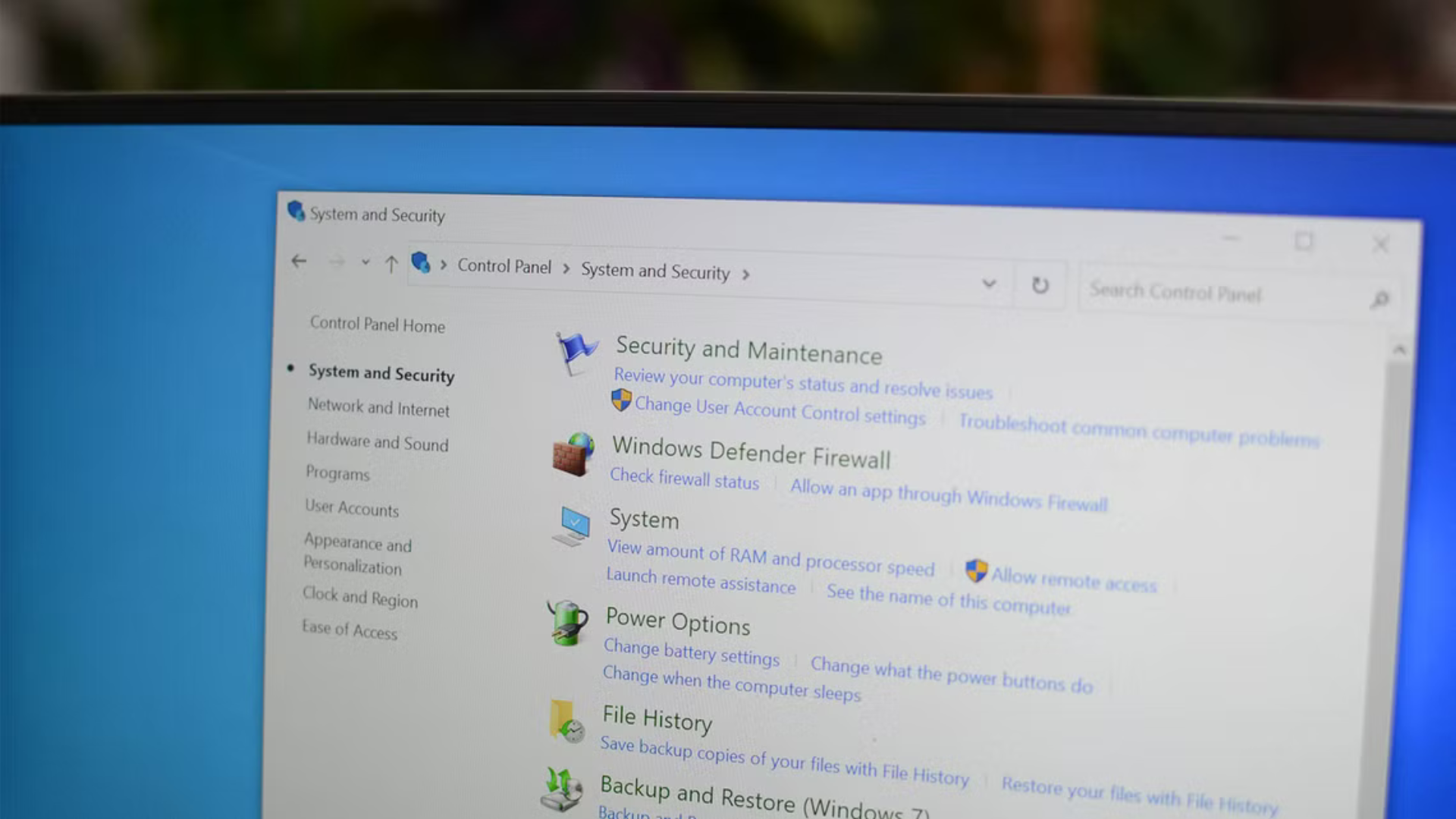 Có nên dùng phần mềm diệt virus bên thứ ba cho Windows năm 2025? 1 Co nen dung phan mem diet virus ben thu ba cho Windows nam 2025 1