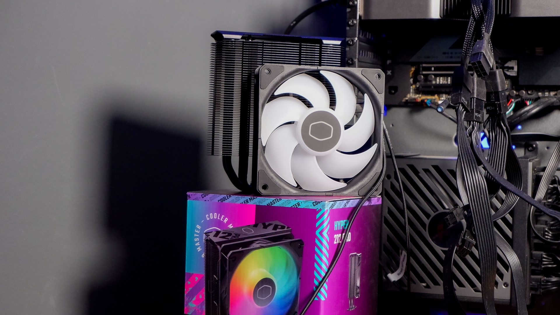 Đánh giá tản nhiệt Cooler Master Hyper 212 Pro: Huyền thoại có còn sức hút vào năm 2025? 1 Cooler Master Hyper 212 Pro 1