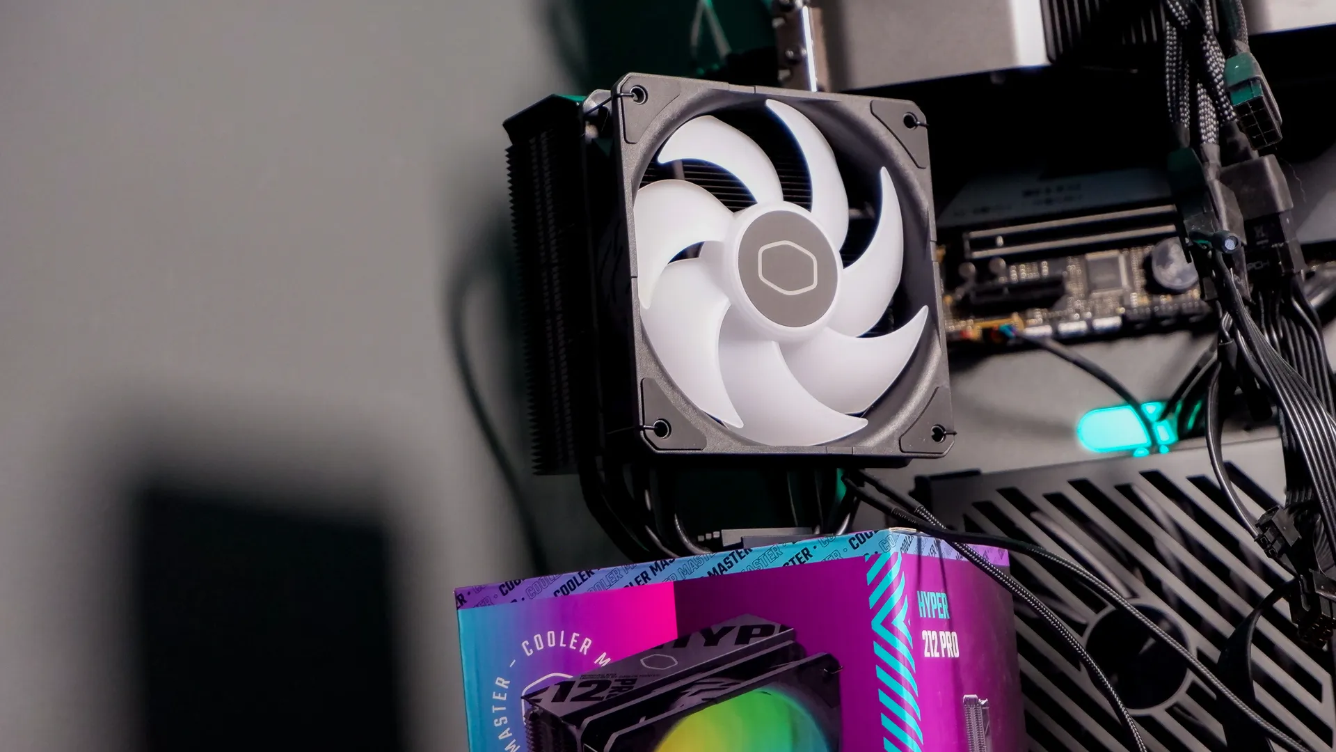 Đánh giá tản nhiệt Cooler Master Hyper 212 Pro: Huyền thoại có còn sức hút vào năm 2025? 12 Cooler Master Hyper 212 Pro 5