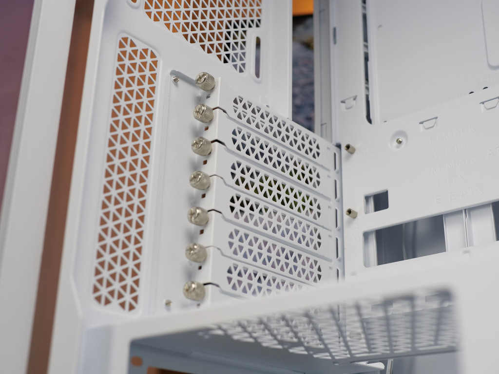 Đánh giá Corsair iCUE LINK 5000T LX RGB 2025 - Hiện đại hơn, đơn giản hơn và giá cả phải chăng hơn 77 Corsair iCUE LINK 5000T LX RGB 3