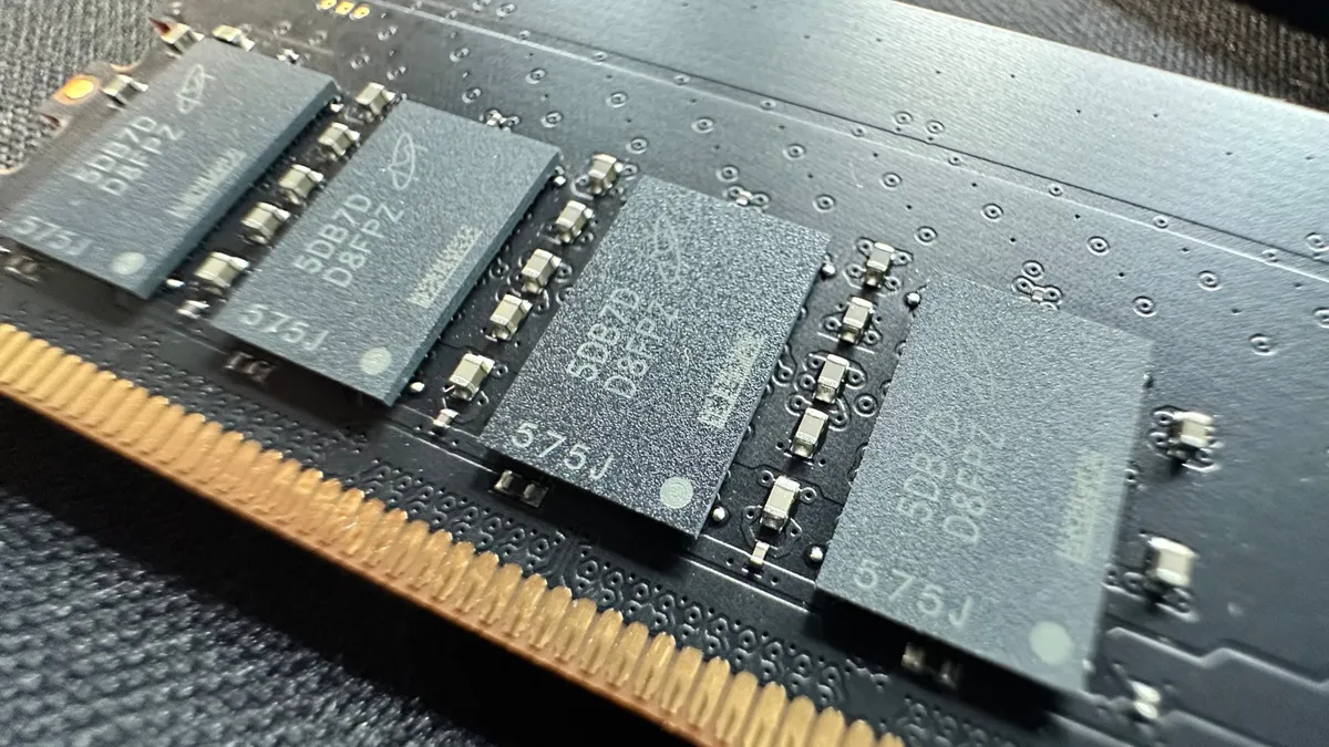 Đánh giá Crucial DDR5-6400 CUDIMM 128GB: Hiệu năng ổn định, dung lượng vượt trội cho năm 2025 17 Crucial DDR5 6400 CUDIMM 128GB 3