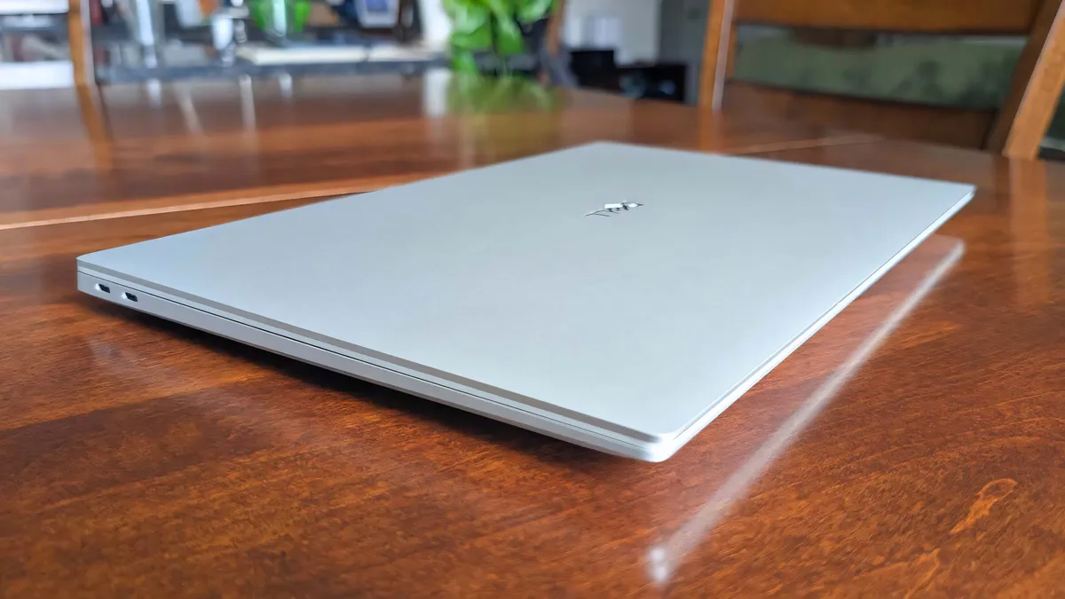 Đánh giá Laptop Dell 16 Premium: Thiết kế tinh tế kết hợp hiệu năng linh hoạt vượt trội 22 Dell 16 Premium 1