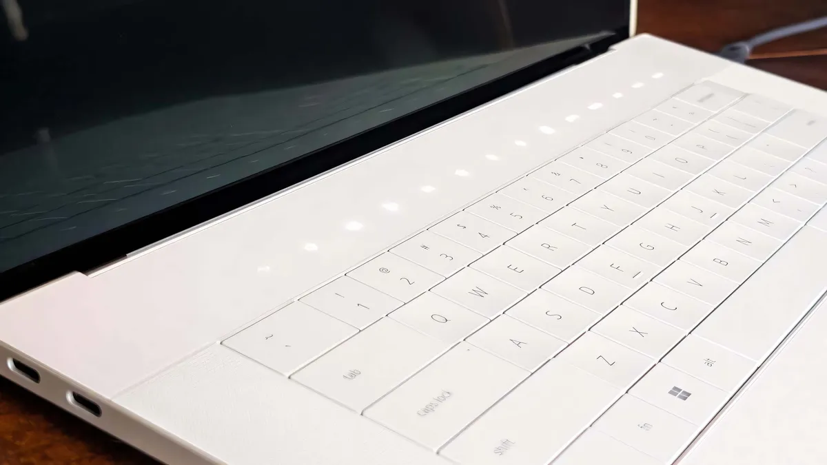 Đánh giá Laptop Dell 16 Premium: Thiết kế tinh tế kết hợp hiệu năng linh hoạt vượt trội 38 Dell 16 Premium 16