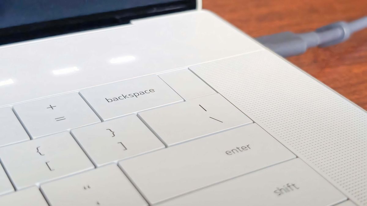 Đánh giá Laptop Dell 16 Premium: Thiết kế tinh tế kết hợp hiệu năng linh hoạt vượt trội 39 Dell 16 Premium 18