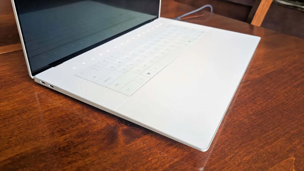 Đánh giá Laptop Dell 16 Premium: Thiết kế tinh tế kết hợp hiệu năng linh hoạt vượt trội 25 Dell 16 Premium 5