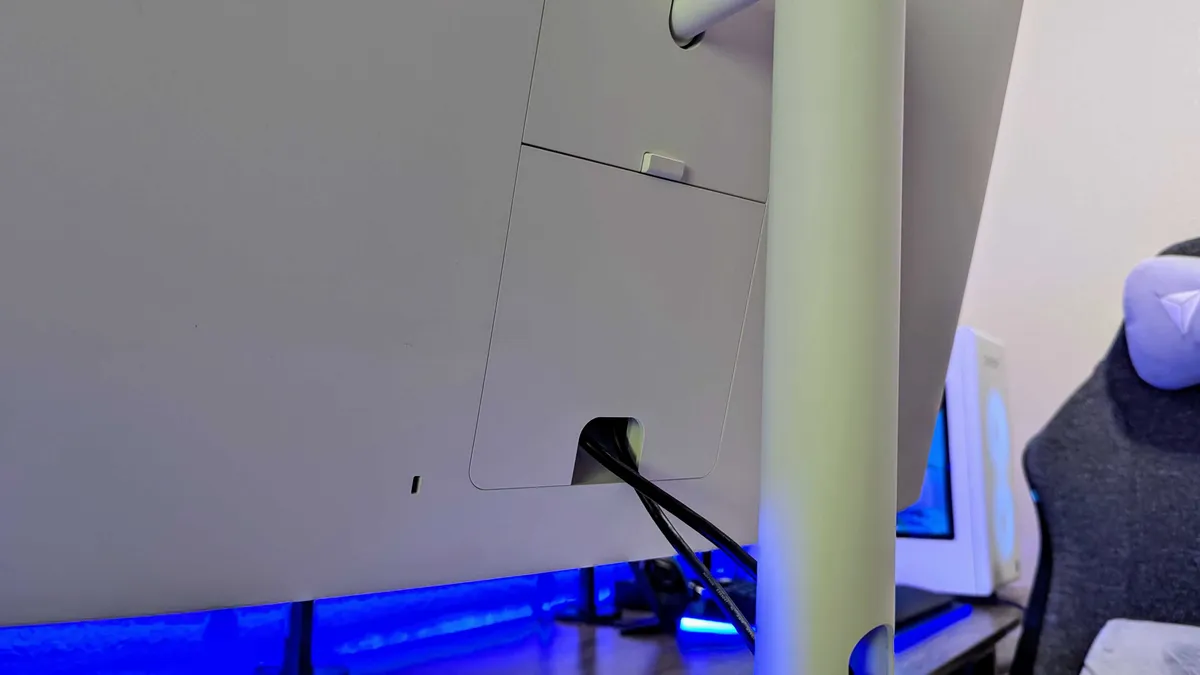 Dell 32 Plus 4K QD OLED 11