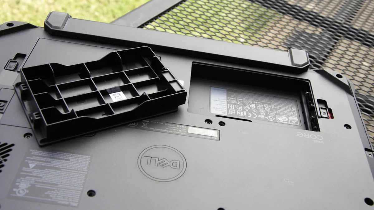 Đánh giá laptop Dell Latitude 7230 Rugged Extreme: Máy tính bền bỉ cho môi trường khắc nghiệt 19 Dell Latitude 7230 Rugged Extreme 1