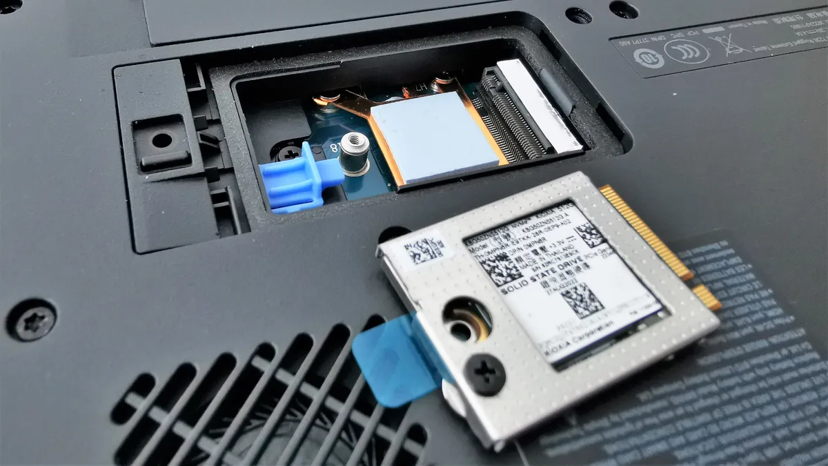 Đánh giá laptop Dell Latitude 7230 Rugged Extreme: Máy tính bền bỉ cho môi trường khắc nghiệt 17 Dell Latitude 7230 Rugged Extreme 3