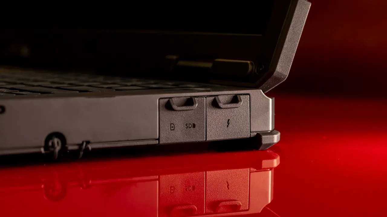 Đánh giá Dell Pro Rugged 14: Laptop siêu bền bỉ, sẵn sàng thách thức mọi môi trường khắc nghiệt 27 Dell Pro Rugged 14 5