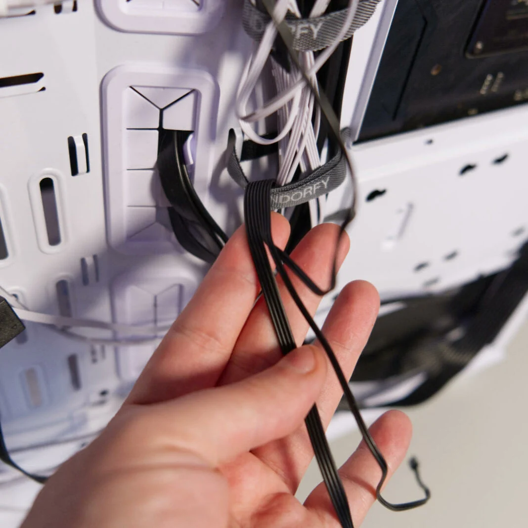 Đánh giá Endorfy Arx 700 ARGB: Thùng máy tầm trung với luồng khí mạnh mẽ và ánh sáng RGB nổi bật 28 Endorfy Arx 700 ARGB 12