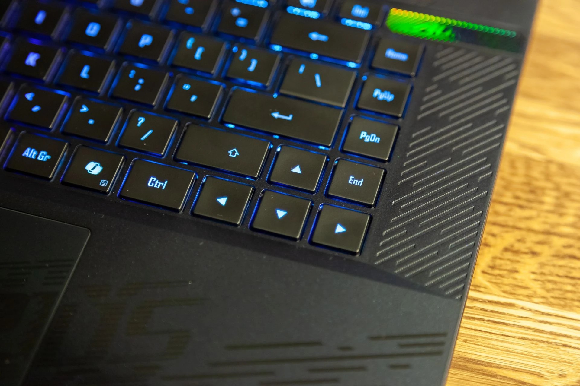 Đánh giá laptop gaming GIGABYTE AORUS Master 16: Mạnh mẽ, mượt mà, màn hình siêu nét! 71 GIGABYTE AORUS Master 16 23