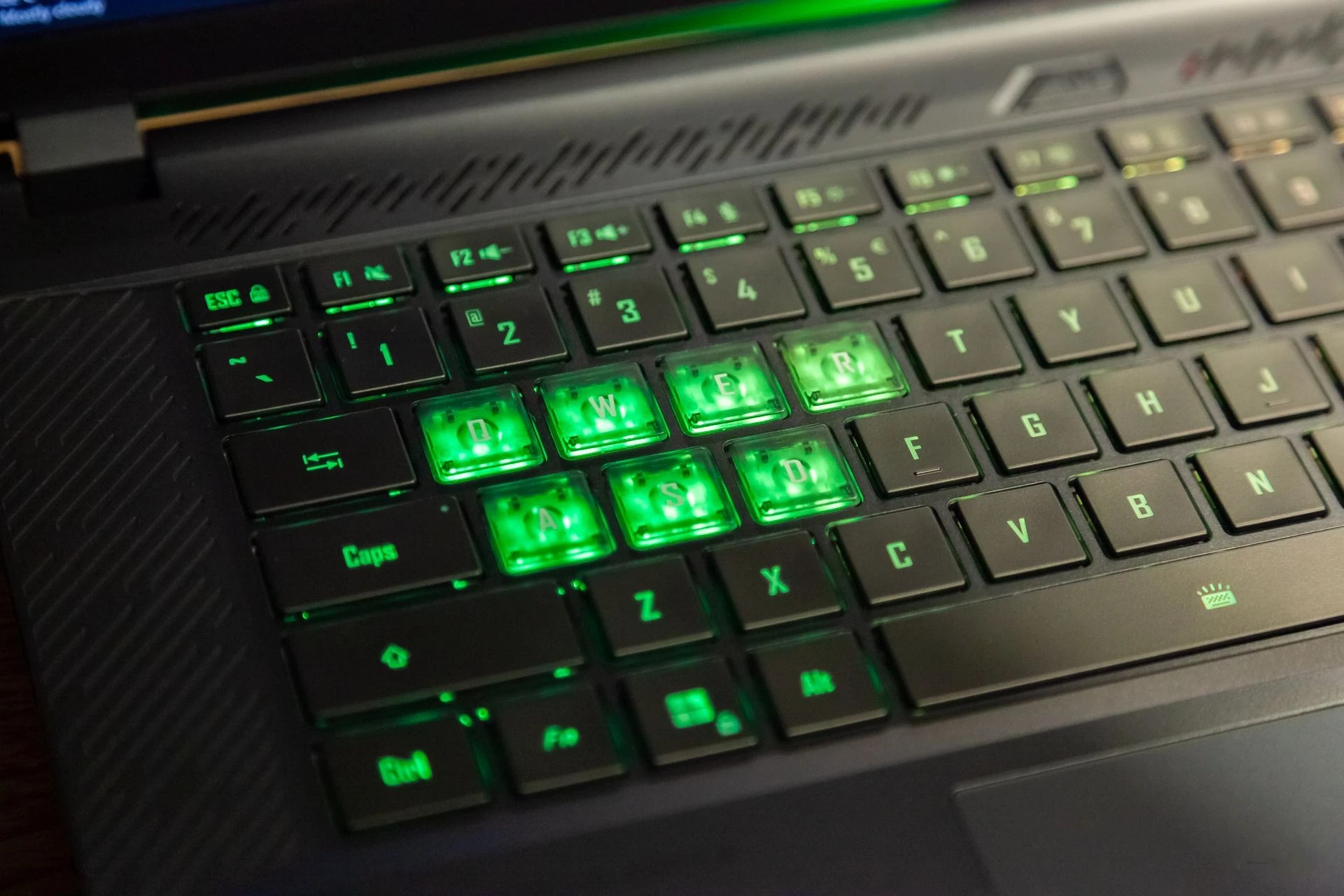 Đánh giá laptop gaming GIGABYTE AORUS Master 16: Mạnh mẽ, mượt mà, màn hình siêu nét! 69 GIGABYTE AORUS Master 16 25