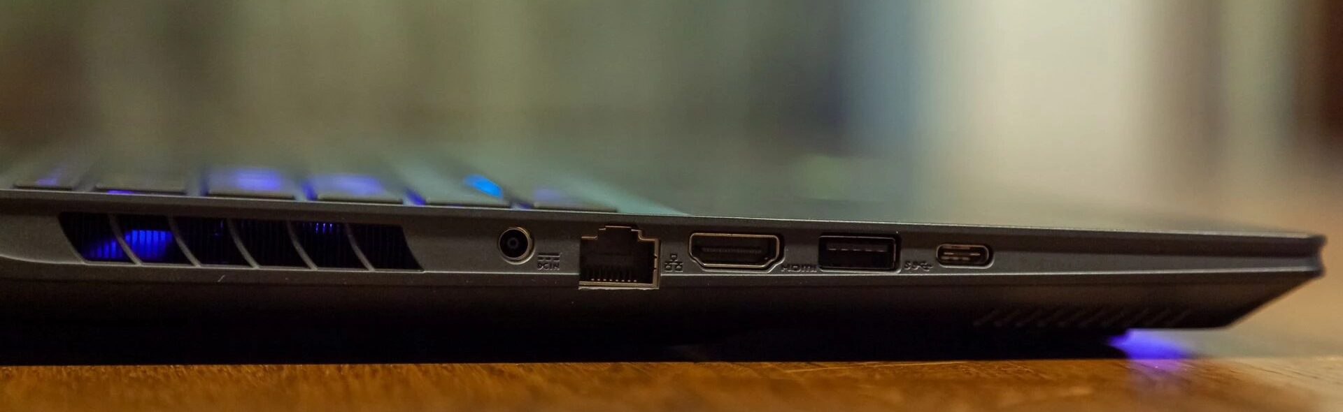 Đánh giá laptop gaming GIGABYTE AORUS Master 16: Mạnh mẽ, mượt mà, màn hình siêu nét! 65 GIGABYTE AORUS Master 16 29 e1751611665291