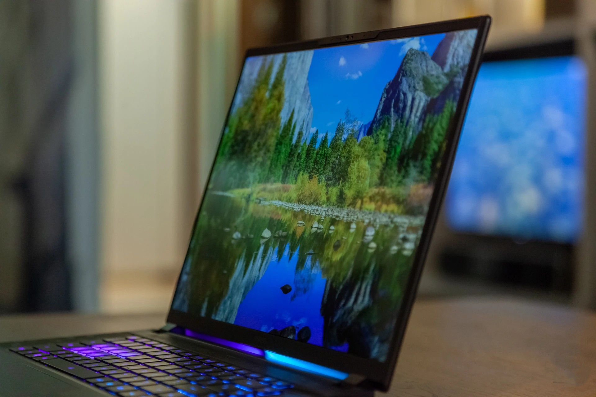 Đánh giá laptop gaming GIGABYTE AORUS Master 16: Mạnh mẽ, mượt mà, màn hình siêu nét! 62 GIGABYTE AORUS Master 16 32