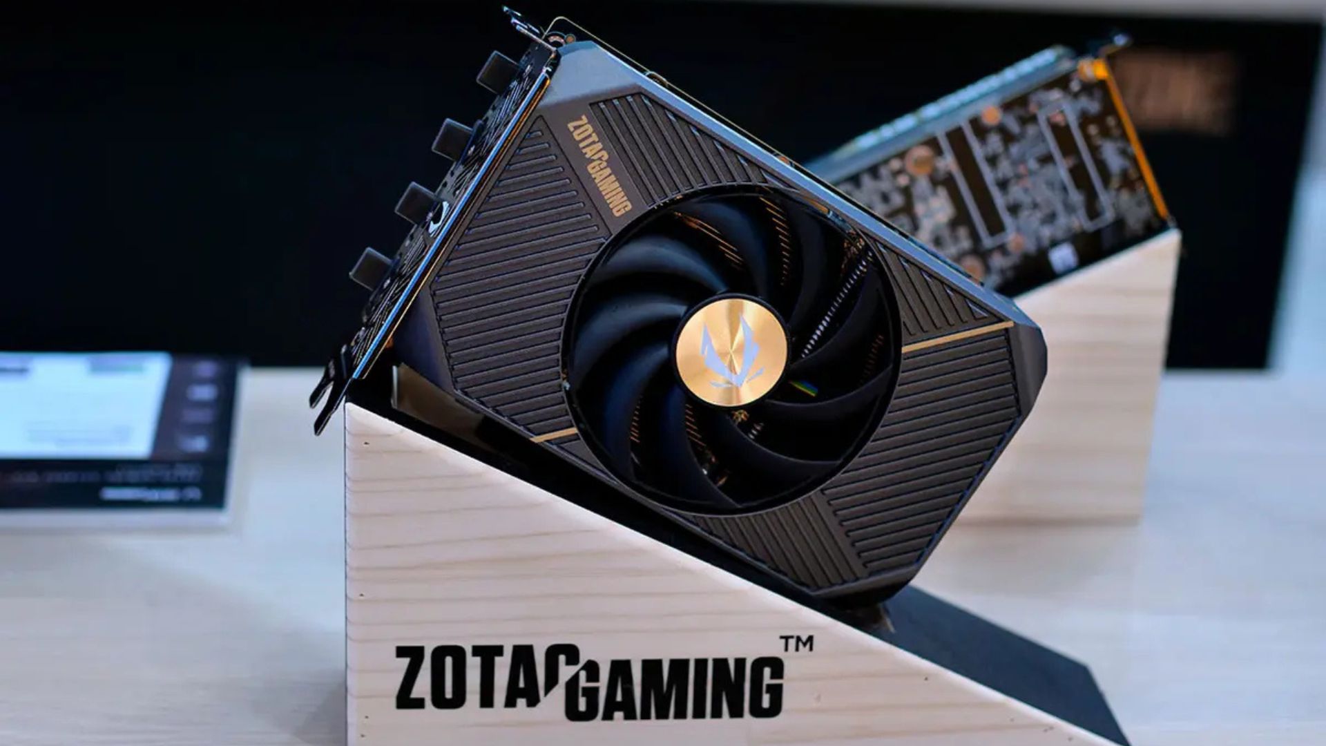 Đánh giá chi tiết GeForce RTX 5060 8GB: Liệu có đủ mạnh cho game thủ tầm trung? 1 GeForce RTX 5060 8GB 11