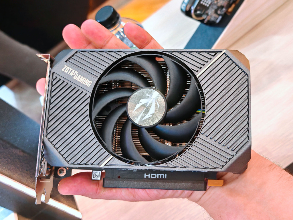 GeForce RTX 5060 8GB 6