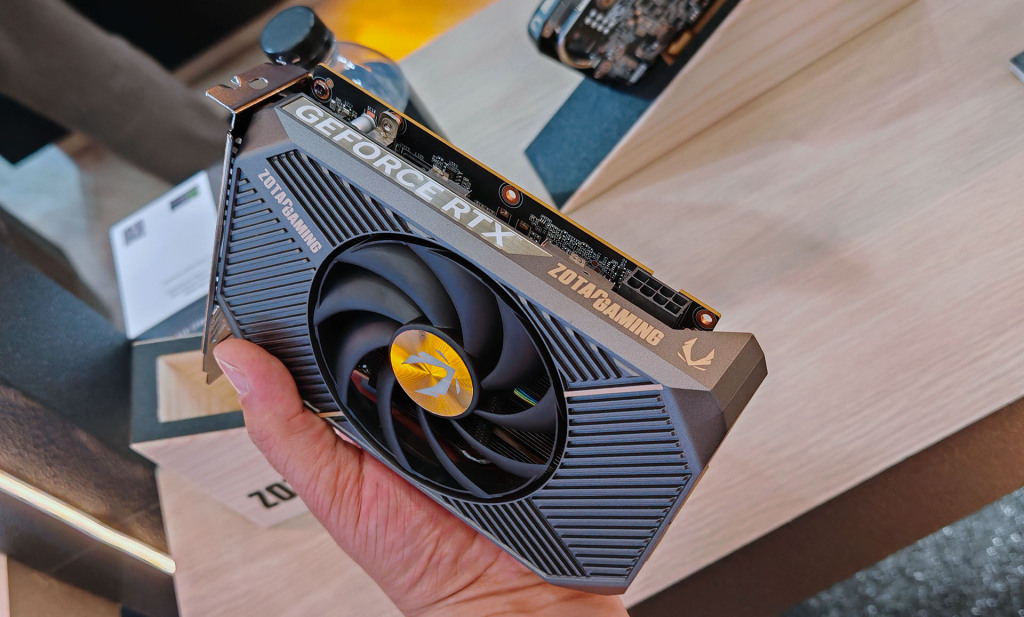 GeForce RTX 5060 8GB 7