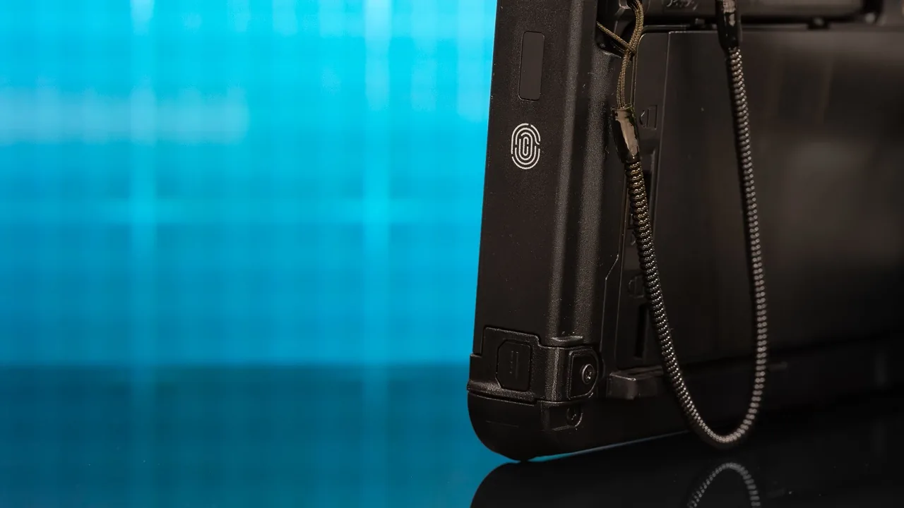 Đánh giá Getac F110 (G7, 2025): Máy tính bảng Windows bền bỉ với khả năng sống sót tối đa 24 Getac F110 G7 2025 4