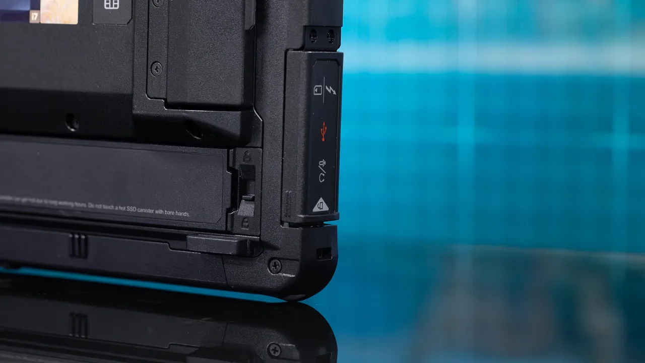 Đánh giá Getac F110 (G7, 2025): Máy tính bảng Windows bền bỉ với khả năng sống sót tối đa 23 Getac F110 G7 2025 5