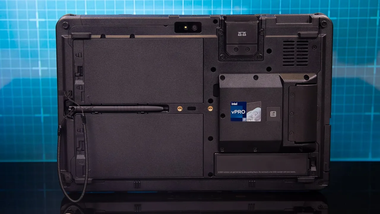 Đánh giá Getac F110 (G7, 2025): Máy tính bảng Windows bền bỉ với khả năng sống sót tối đa 22 Getac F110 G7 2025 6