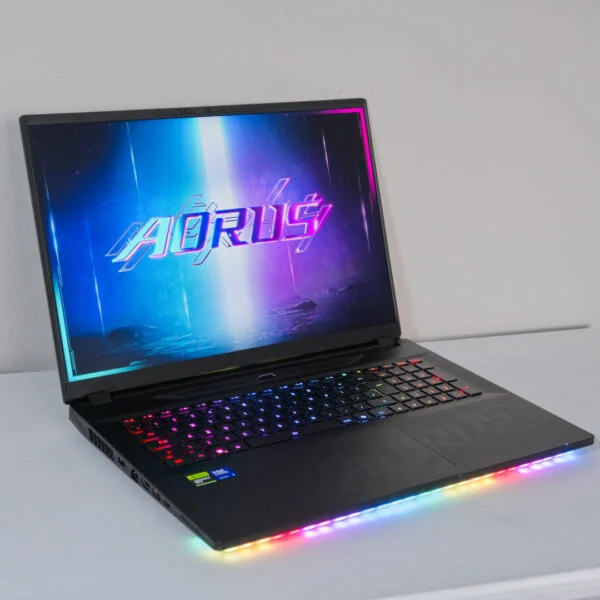 Đánh giá Gigabyte Aorus Master 18: Sức mạnh RTX 5090 bùng nổ trong cỗ máy di động đỉnh cao 15 Gigabyte Aorus Master 18 2