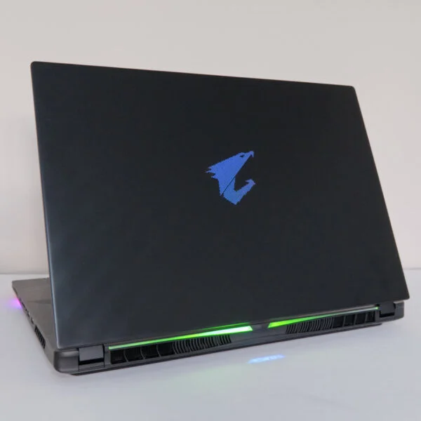 Đánh giá Gigabyte Aorus Master 18: Sức mạnh RTX 5090 bùng nổ trong cỗ máy di động đỉnh cao 16 Gigabyte Aorus Master 18 3