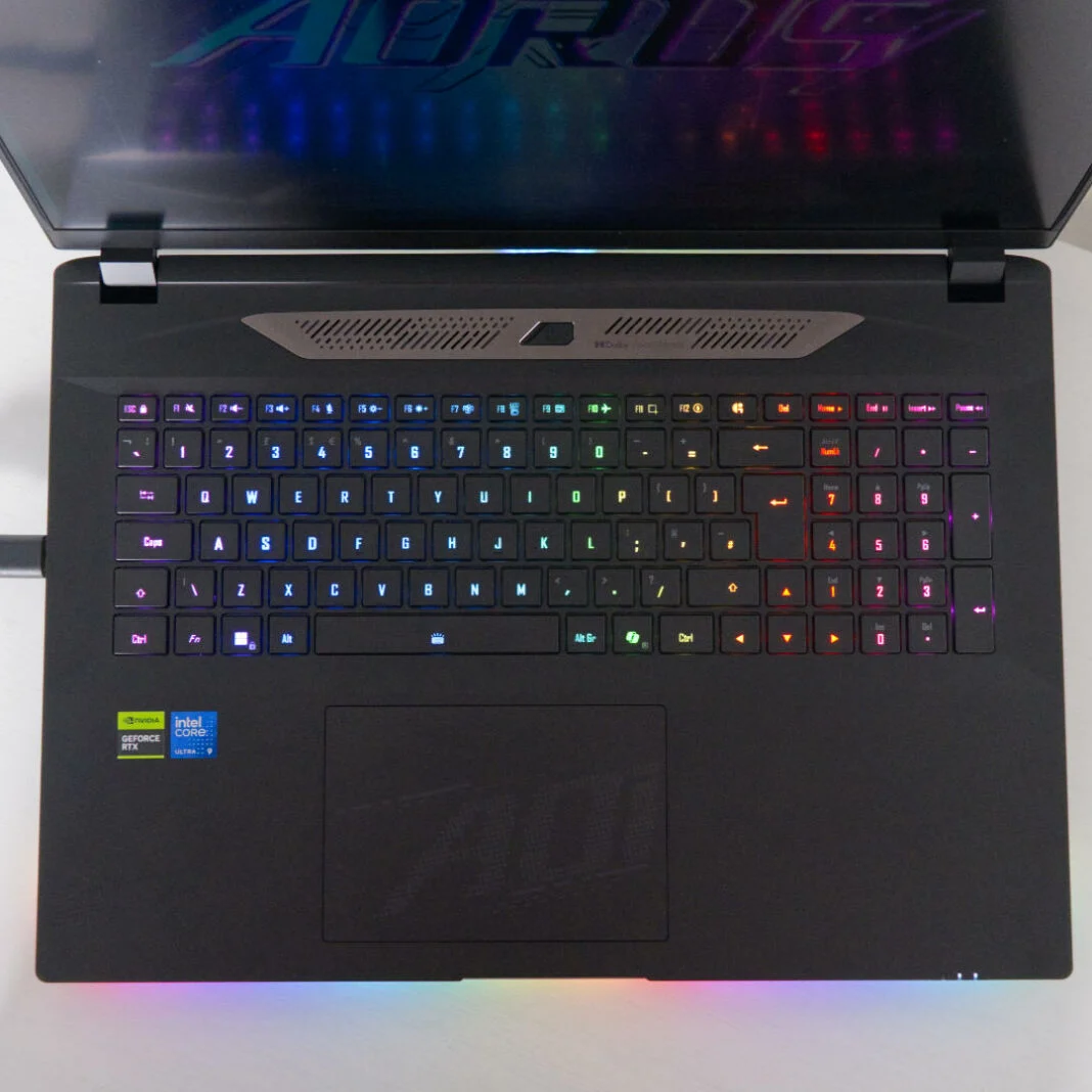 Đánh giá Gigabyte Aorus Master 18: Sức mạnh RTX 5090 bùng nổ trong cỗ máy di động đỉnh cao 17 Gigabyte Aorus Master 18 4