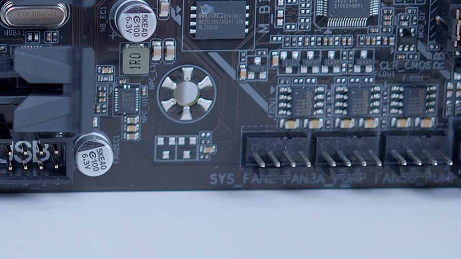 Gigabyte B860 EAGLE WiFi6E 17