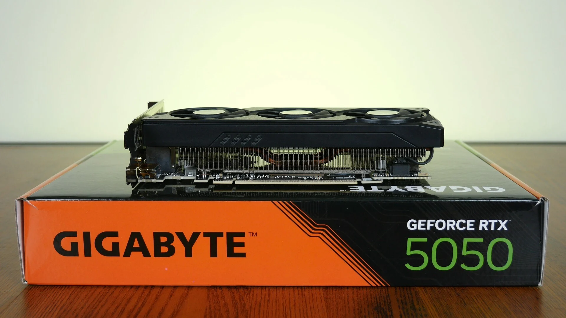 Đánh giá card đồ họa Gigabyte GeForce RTX 5050 OC Low Profile 8G – Sức mạnh nhỏ gọn cho PC SFF 56 Gigabyte GeForce RTX 5050 OC Low Profile 8G 1