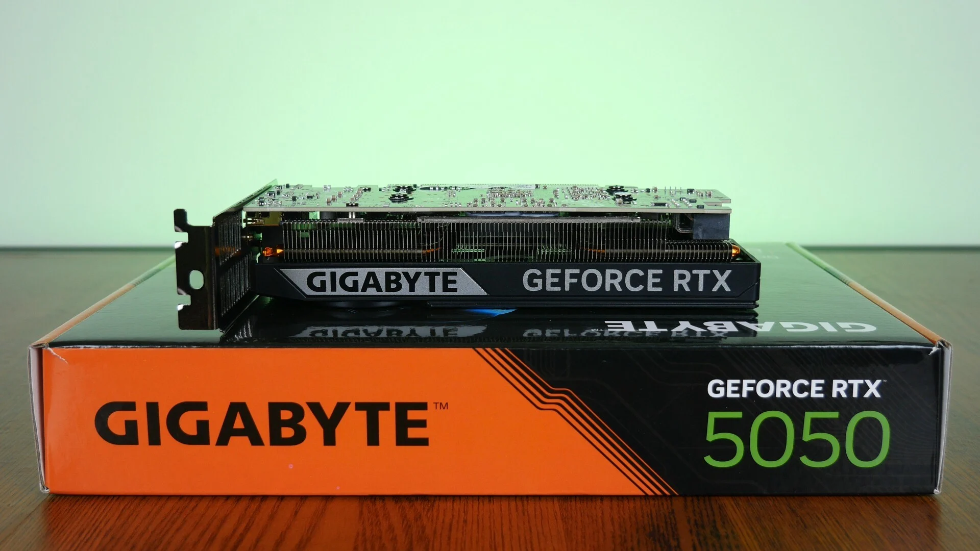Đánh giá card đồ họa Gigabyte GeForce RTX 5050 OC Low Profile 8G – Sức mạnh nhỏ gọn cho PC SFF 36 Gigabyte GeForce RTX 5050 OC Low Profile 8G 21