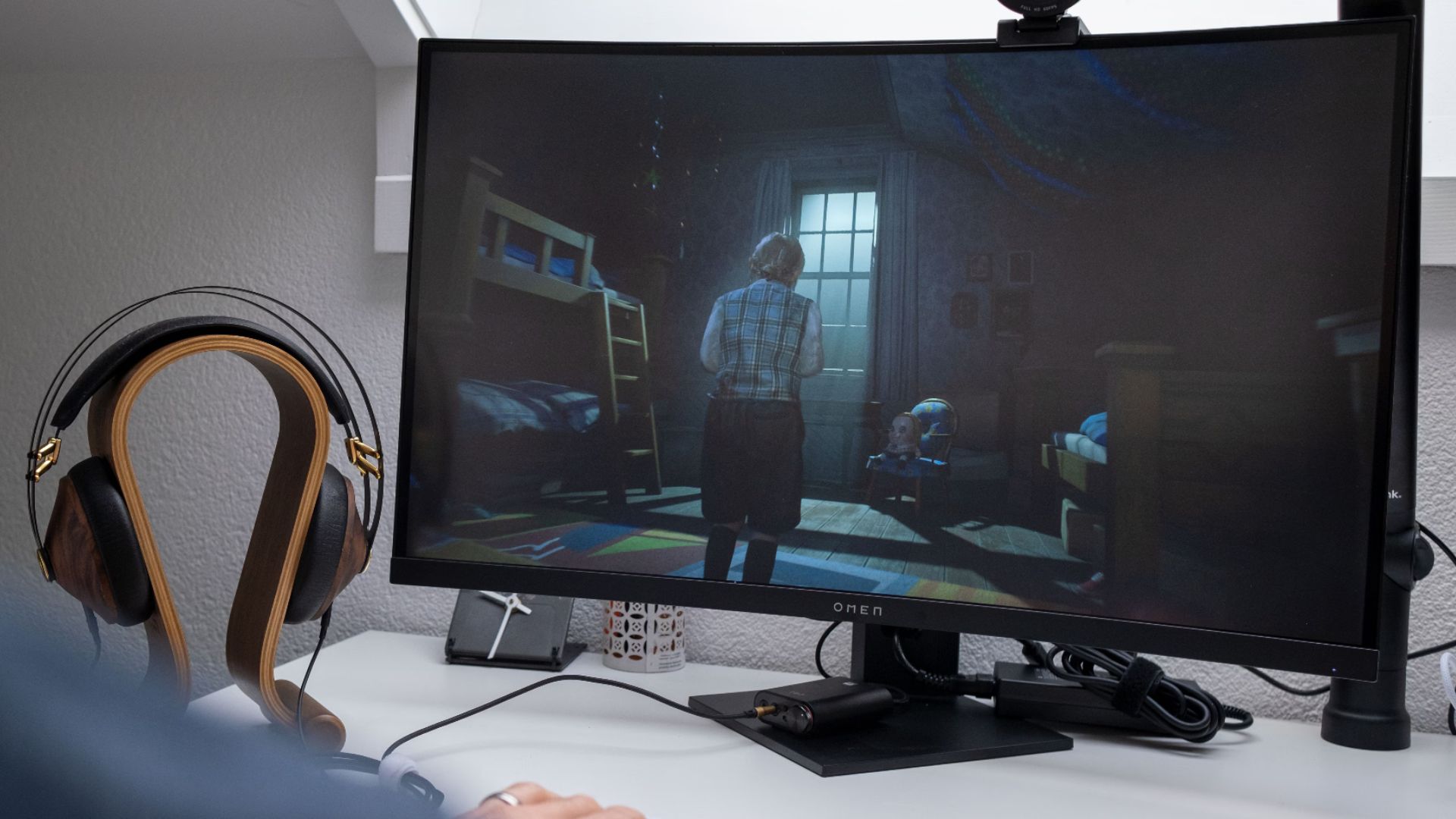 Đánh giá HP Omen 27c: Màn hình cong QHD 240Hz tốc độ cao và độ sắc nét ấn tượng 1 HP Omen 27c 2